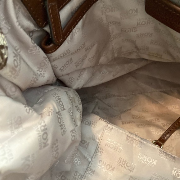 Michael Kors Gansevoort Monogram Canvas Large Tote - Picture 12 of 14